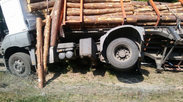 Kierowcy jadący drogą krajową nr 10 w kierunku Szczecina natrafia na utrudnienia.