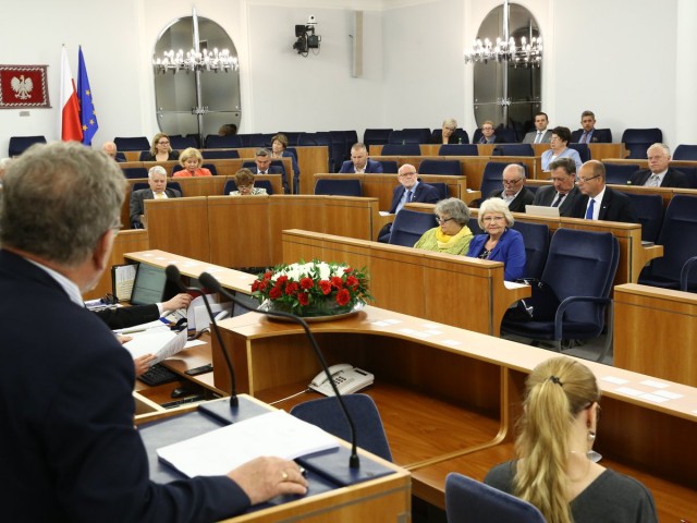 Senat zajął się po południu nowelizacją ustawy o rencie socjalnej. Głosowanie nad projektem prawdopodobnie odbędzie się w piątek.