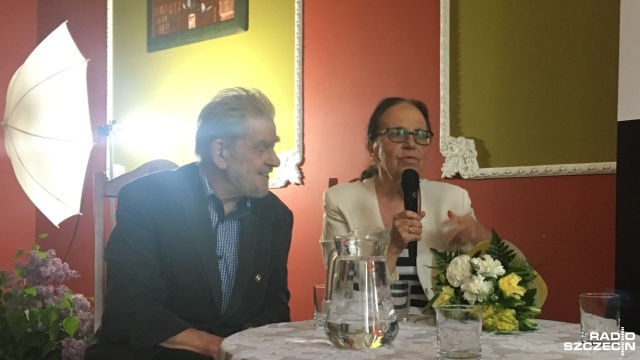 Po 1989 roku skończył się komunizm, ale nie skończyli się komuniści - mówiła na spotkaniu z mieszkańcami Gryfic legendarna para Solidarności. Joanna i Andrzej Gwiazdowie odwiedzili pałac w Rybokartach. Historia, którą przedstawili odbiega od codziennego przekazu mediów III RP.