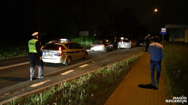 Kierowcę volkswagena ścigali w piątek późnym wieczorem policjanci ze Szczecinka. To po zgłoszeniu, które otrzymali od innego kierowcy, że volkswagen jedzie za szybko i stwarza zagrożenie na drodze.