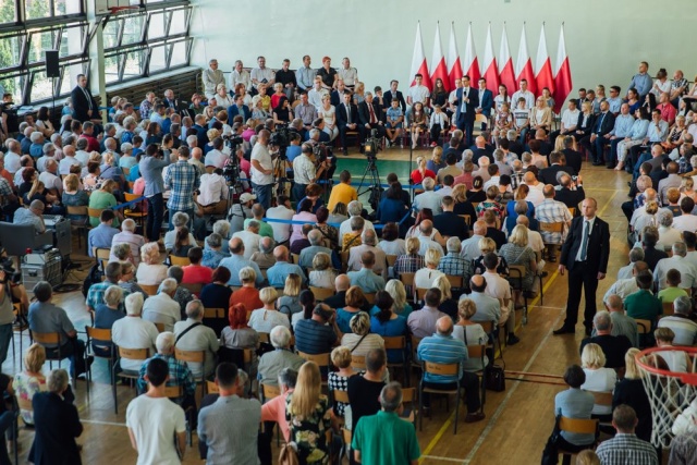 Do wywieszania polskiej flagi zachęca premier Mateusz Morawiecki.