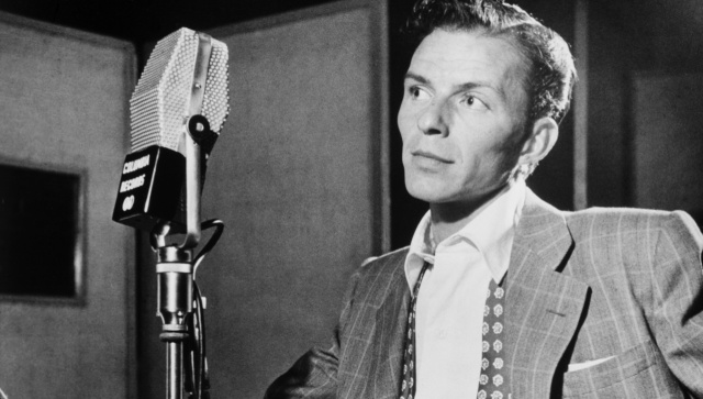 20 lat temu, 14 maja 1998, roku zmarł Frank Sinatra, legendarny amerykański piosenkarz, obdarzony niepowtarzalną, aksamitną barwą głosu. Był jednym z najlepszych wokalistów wszech czasów. Zasłynął takimi przebojami jak: Strangers In The Night, New York, New York czy My Way, które dziś zaliczają się do klasyki. Nagrał blisko 60 albumów studyjnych, wydał 300 singli.