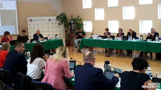 Pomnik Ofiar Zbrodni Katyńskiej i Katastrofy Smoleńskiej nie powstanie w centrum Kołobrzegu. Taką decyzję podjęli w czwartek miejscowi radni.