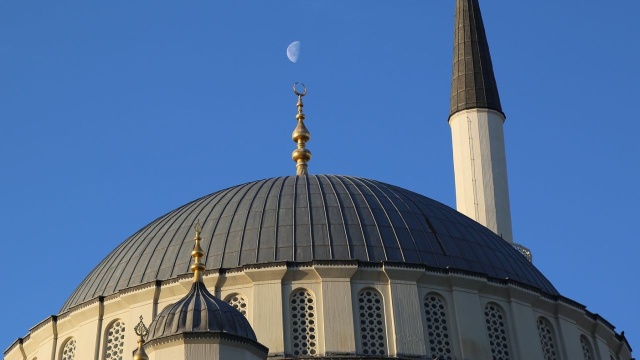 Muzułmanie w Karlskronie na południu Szwecji, otrzymali pozwolenie na wzywanie do modłów z minaretu. Szwedzka policja pozytywnie rozpatrzyła wniosek miejscowego Związku Muzułmanów w tej sprawie.