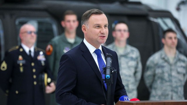 Współpraca gospodarcza i sprawy Polonii były głównymi tematami rozmów prezydenta Andrzeja Dudy w Chicago. W czasie rozpoczętej w piątek wizyty w tym mieście prezydent spotkał się z lokalnymi władzami i odwiedził miejsca ważne dla Polaków.