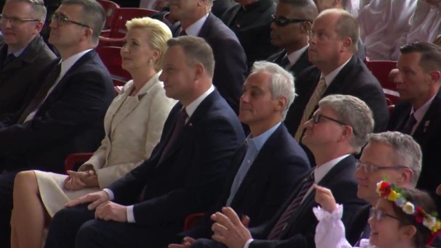 Kilka tysięcy Polaków spotkało się z prezydentem Andrzejem Dudą w Chicago. W Millenium Park w centrum miasta rozpoczął się polonijny piknik. Impreza zorganizowana została z okazji pierwszej wizyty prezydenta Dudy w mieście. Aglomeracja Chicago to największe poza Polską skupisko Polaków na świecie.