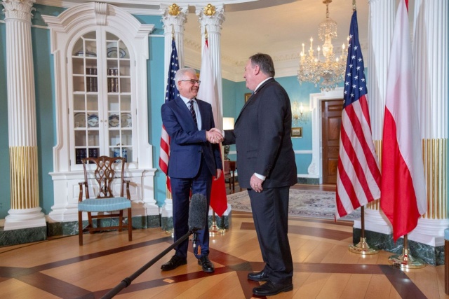Unia Europejska powinna poważnie potraktować amerykańskie stanowisko w sprawie Iranu - mówił minister spraw zagranicznych w Waszyngtonie.