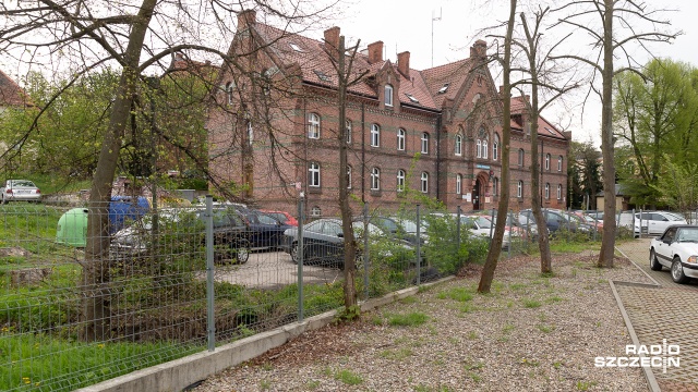 Znów nie udało się znaleźć wykonawcy rozbudowy szpitala w Gryfinie. Starostwo ogłosiło już kolejny przetarg, zgłosiła się tylko jednak firma. Oferta nie spełnia jednak oczekiwań finansowych.
