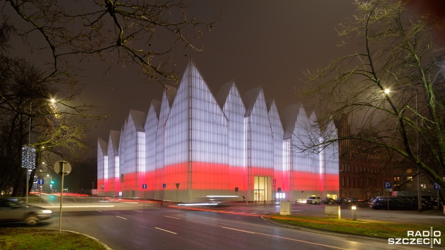 Takiej filharmonii jeszcze nikt nie widział. Wieczorem budynek zagra światłem. Każdy będzie mógł zobaczyć testy oświetlenia fasady przed wrześniowym festiwalem MUSIC.DESIGN.FORM.