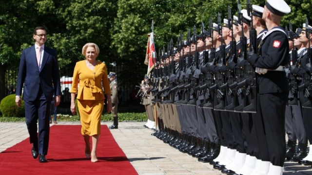 W Warszawie zakończyły się pierwsze w historii konsultacje międzyrządowe pomiędzy Polską i Rumunią. Wzięli w nich udział premierzy obu krajów oraz przedstawiciele ośmiu resortów, m.in. obrony narodowej, spraw zagranicznych oraz spraw wewnętrznych i administracji.
