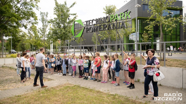Warsztaty z programowania, nauka latania dronem czy spotkanie z wirtualną rzeczywistością to atrakcje, jakie czekały w sobotę na uczestników Cyfrowego Dnia Dziecka w szczecińskim Technoparku Pomerania.