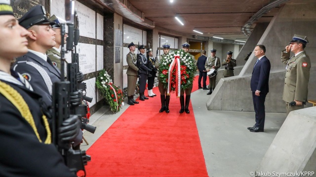 W Świątyni Opatrzności Bożej w Warszawie odprawiono uroczystą mszę z okazji XI Święta Dziękczynienia. Tegoroczne obchody stanowiły podziękowanie Kościoła za odzyskaną w 1918 roku niepodległość. Koncelebrze - z udziałem około 100 biskupów z Polski i zagranicy - przewodniczył Prymas Polski arcybiskup Wojciech Polak.