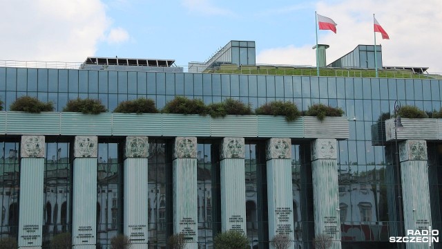 W środę Komisja Europejska ma ponownie omówić sytuację w Polsce - poinformował rzecznik Komisji Margaritis Schinas. Unijni komisarze mają podsumować rozmowy na linii Bruksela-Warszawa w sprawie reform sądownictwa.
