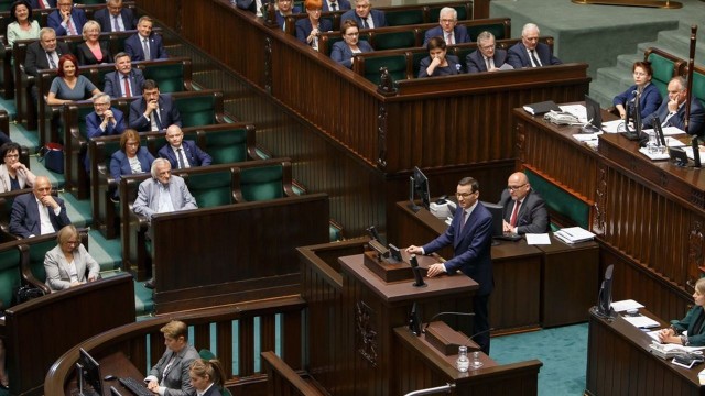 Premier Mateusz Morawiecki powiedział, że minister Elżbieta Rafalska zrobiła bardzo dużo dla osób niepełnosprawnych.