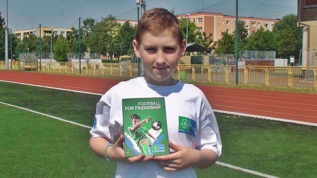 Młody bramkarz Chemika Police Sasza Sorokin został laureatem polskiej części programu Football for Friendship. W nagrodę pojedzie na Mistrzostwa Świata w piłce nożnej i obejrzy na żywo mecz otwarcia Rosja - Arabia Saudyjska. Do Moskwy wylatuje już w piątek.