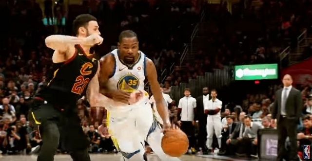 Koszykarze Golden State Warriors wywalczyli mistrzostwo ligi NBA.