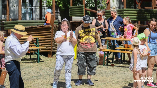 Superbohaterowie, mydlane bańki oraz gry i zabawy - tak było w sobotę podczas 7. Zlotu Absolwentów, czyli pacjentów kliniki, na terenie przy budynku oddziału świętego Mikołaja w szpitalu przy Unii Lubelskiej w Szczecinie.