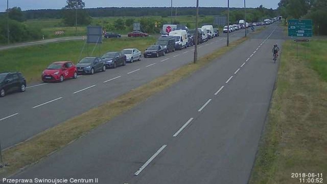 Przed odcinkiem A6 kierowcy jadący w kierunku Świnoujścia stoją w korku już od węzła Dąbie.