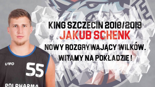 23-letni zawodnik podpisał umowę ze szczecińskim klubem. Mierzący 185 centymetrów wzrostu rozgrywający w minionym sezonie występował w Polpharmie Starogard Gdański. W ekipie Kociewskich Diabłów Schenk rozegrał 31 spotkań, w których średnio zdobywał 9 punktów.