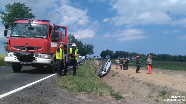 Dwa samochody osobowe zderzyły się na drodze krajowej nr 11 w miejscowości Bonin. Do zdarzenia doszło w poniedziałek po godzinie 11.