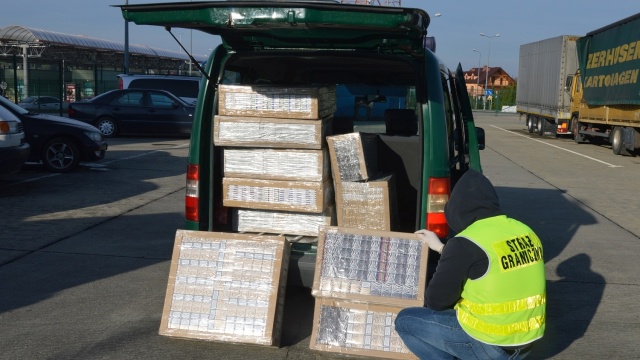 Motolotnie wykorzystywała międzynarodowa grupa przestępcza do przemytu papierosów bez akcyzy z Ukrainy do Polski. Jak ustaliła Prokuratura Okręgowa w Zamościu we współpracy z funkcjonariuszami Nadbużańskiego Oddziału Straży Granicznej, w grupie było 12 obywateli Ukrainy i dwóch Polaków. Działali na terenie województw: lubelskiego i podkarpackiego.