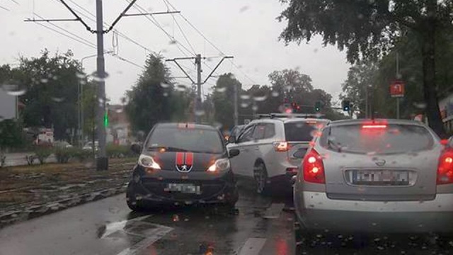 W Szczecinie na lewoskręcie z alei Wojska Polskiego w ulicę Unii Lubelskiej zderzyły się trzy samochody. Nikt nie został ranny.