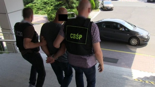 Centralne Biuro Śledcze Policji zatrzymało na Śląsku kolejnych 17 osób podejrzanych o handel dopalaczami. Łącznie w sprawie prowadzonej pod nadzorem łódzkiej prokuratury postawiono już 72 zarzuty i zabezpieczono 8 milionów złotych na poczet przyszłych kar.