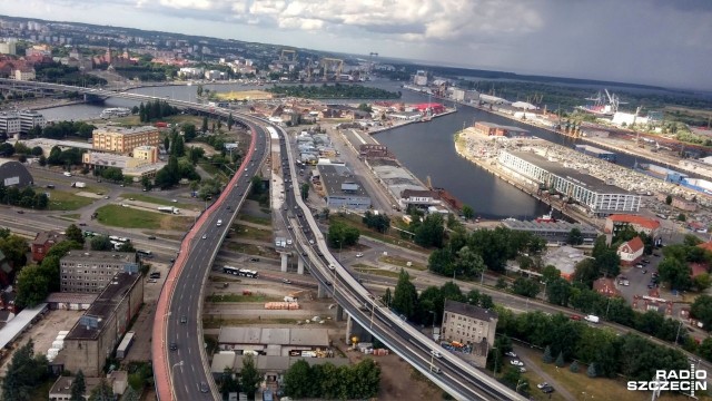 Na Trasie Zamkowej mamy nową organizację ruchu. Wjeżdżając na trasę z Gdańskiej podróżujemy remontowanym dotychczas prawym pasem jezdni i lewym.