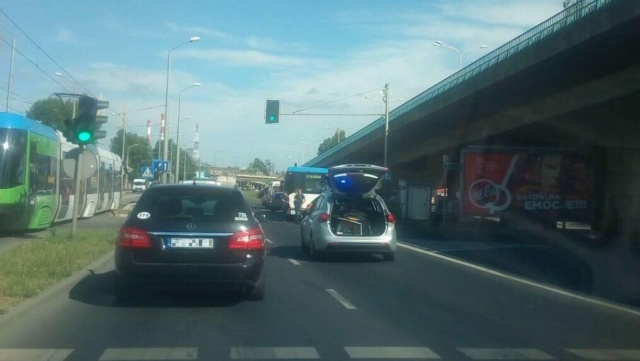 Jedna osoba została ranna w wypadku do jakiego doszło przed Gdańską na zjeździe z Mostu Portowego, czyli w kierunku Prawobrzeża.
