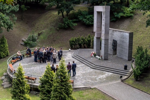 Prezydent Wrocławia Rafał Dutkiewicz oraz mer Lwowa Andrij Sadowy złożyli we Lwowie kwiaty pod pomnikiem polskich profesorów, zamordowanych przez Niemców w 1941 roku.