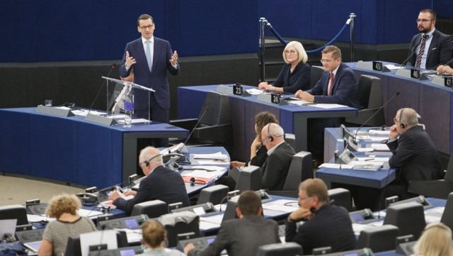Pytano o reformę sądownictwa, pierwszą prezes Sądu Najwyższego i protesty na ulicach. W Parlamencie Europejskim w Strasburgu odbyła się debata po przemówieniu premiera Mateusza Morawieckiego.