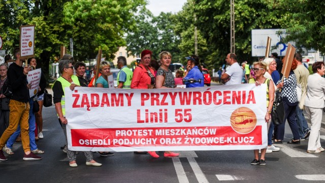 Protest mieszkańców ws. linii 55. Ktoś sobie robi z nas jaja [ZDJĘCIA]