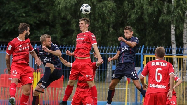 Piłkarze Pogoni Szczecin przegrali z Lechią Gdańsk 1:2 w kontrolnym meczu rozegranym we Wronkach.