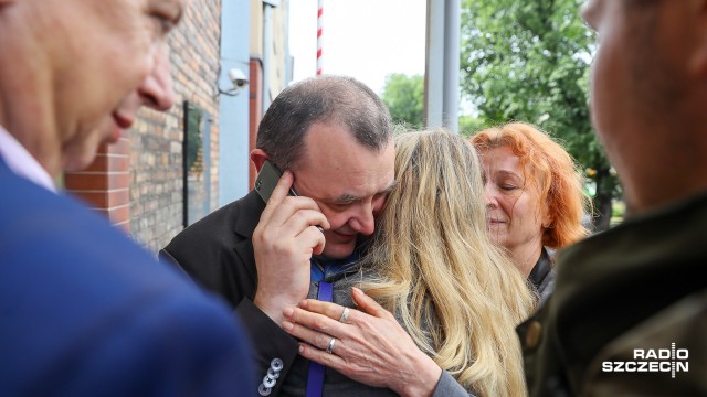 - Spędziłem trzy miesiące w areszcie dzięki reżimowi Kaczyńskiego - tak powiedział w czwartek po opuszczeniu Aresztu Śledczego w Szczecinie poseł Platformy Obywatelskiej Stanisław Gawłowski. Parlamentarzysta wyszedł na wolność, bo jego rodzina zapłaciła za polityka poręczenie majątkowe w wysokości pół miliona złotych.