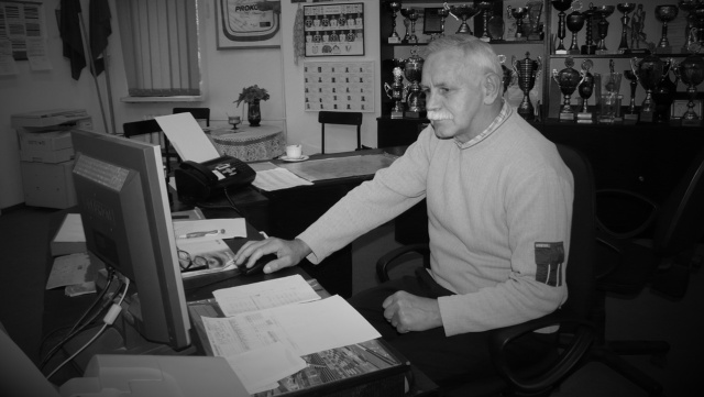 Nie żyje Krzysztof Wiśniewski, wieloletni współpracownik redakcji sportowej Radia Szczecin i działacz koszykarskiej Spójni. Historyk i statystyk stargardzkiego sportu, a zwłaszcza swojej ukochanej Spójni, zmarł w czwartek w Stargardzie. Miał 67 lat.