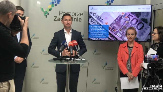 Województwo zachodniopomorskie nie odda ani jednego euro, które uzyskało z Unii Europejskiej na rozwój regionu - mówił na wtorkowej konferencji prasowej marszałek województwa Olgierd Geblewicz.