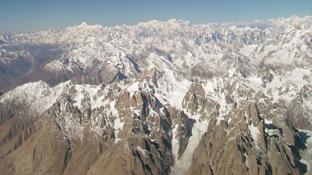 Jak podaje portal mountain.ru, z bazy w pobliżu masywu Latok w Karakorum wyruszyły śmigłowce na ratunek Aleksandrowi Gukowowi. Rosyjski wspinacz jest uwięziony na jednej ze ścian szczytu Latok I, na wysokości 6200 metrów.