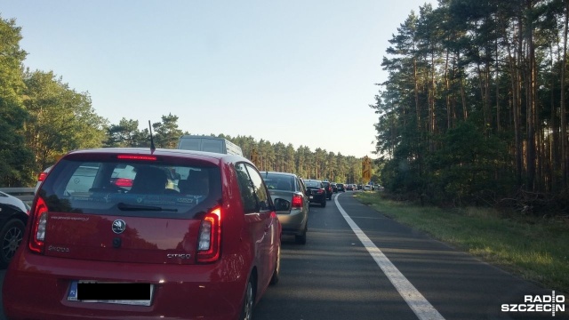 Sięgający czterech kilometrów korek ustawił się na trasie S3 i remontowanym odcinku autostrady A6.