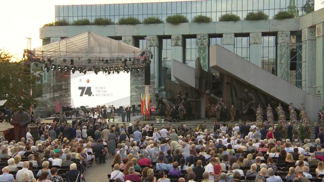 W przeddzień rocznicy PO 74. rocznicy wybuchu Powstania Warszawskiego na Placu Krasińskich w stolicy odbyły się uroczystości z udziałem władz, zorganizowano też Apel Poległych.