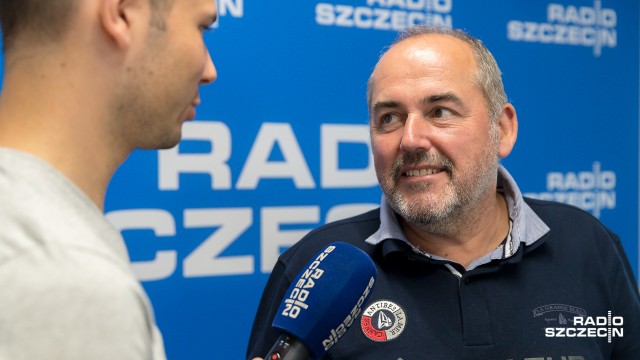 Nad morzem odbywa się właśnie - pierwszy raz od lat - duży turniej. To rzadka okazja, gdy największemu challengerowi w Polsce, czyli Pekao Szczecin Open, wyrasta konkurent. Reporter Radia Szczecin pytał jak sopocki turniej wpłynie na ten, który od lat odbywa się przy al. Wojska Polskiego.