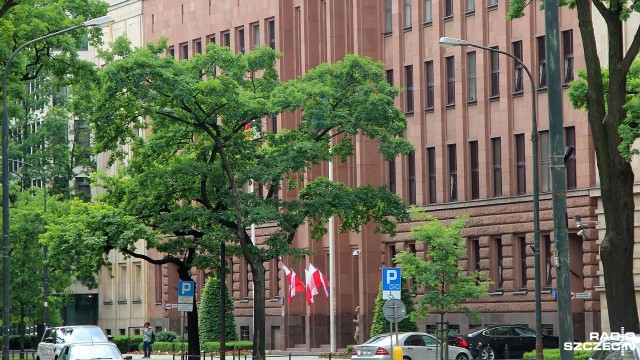 Polska przekazała Komisji Europejskiej odpowiedź na zarzuty dotyczące przepisów ustawy o Sądzie Najwyższym. Informację tę potwierdziło polskie Ministerstwo Spraw Zagranicznych.