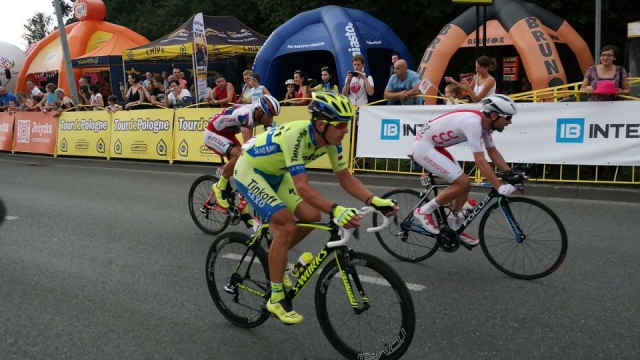 Rynek w Tarnowskich Górach zapełnił się setkami kibiców. To właśnie z tego miejsca wystartował II etap wyścigu Tour de Pologne.