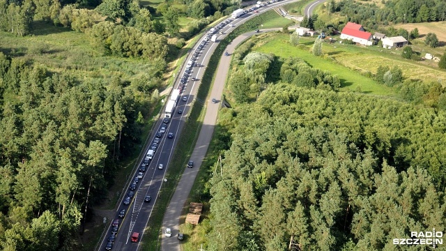 W potężnych korkach w obu kierunkach utkną kierowcy na krajowej szóstce.