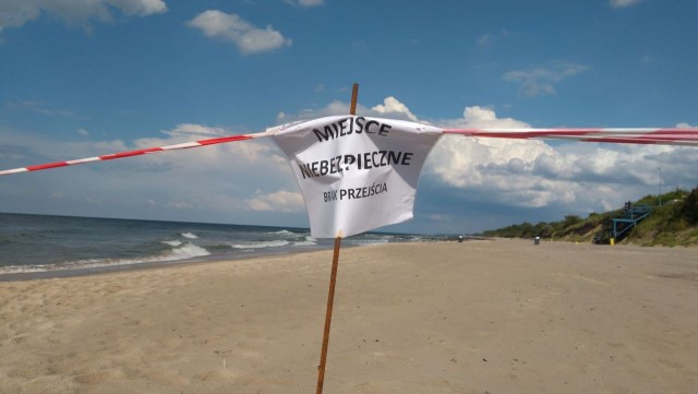 Już w poniedziałek ewakuacja ludzi - w morzu niedaleko Kołobrzegu znaleziono trzy ogromne bomby z czasów II wojny światowej. Od soboty do momentu rozpoczęcia akcji teren przy samych odnalezionych ładunkach policja zabezpieczyła w promieniu 200 metrów.