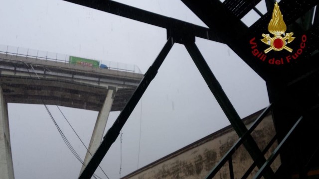 Minister spraw wewnętrznych Włoch Matteo Salvini zapewnił, że winni katastrofy pod Genuą zostaną pociągnięci do odpowiedzialności. Runął wiadukt na autostradzie i jak się szacuje, zginęło ponad 30 osób.