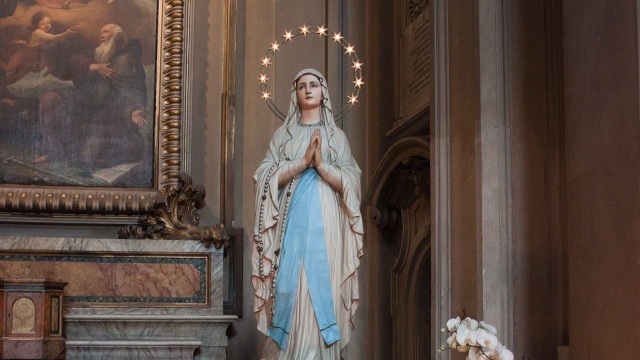 Na Jasnej Górze przez całą środę trwają obchody największej w roku uroczystości - Wniebowzięcia Najświętszej Maryi Panny. Uczestniczą w niej zarówno piesi pielgrzymi, jak i wierni z całej Polski, którzy przybyli różnymi środkami lokomocji.