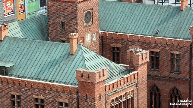 Czy kołobrzescy radni wzięli łapówki To sprawdzają śledczy. Jak czytamy na portalu wPolityce.pl, za załatwienie zmiany planu zagospodarowania przestrzennego działki w centrum miasta radni mogli przyjąć korzyści majątkowe.
