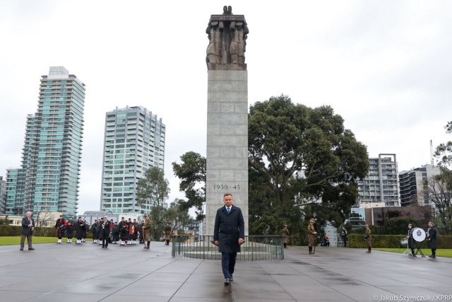 Prezydent Andrzej Duda odznaczył w Australii osiem osób. To Polacy, którzy otrzymali wyróżnienia za zasługi dla środowiska polonijnego na antypodach.