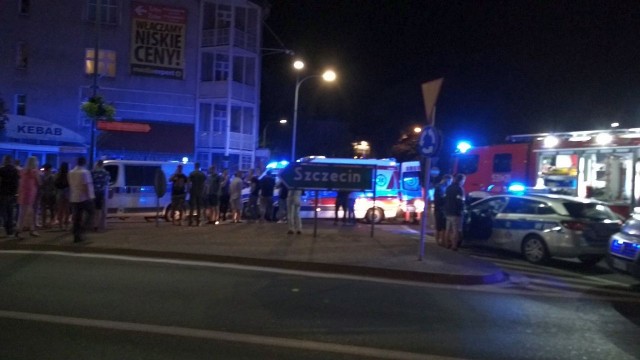 18-letni kierowca BMW, który w sobotę w nocy wjechał w ludzi w centrum Stargardu usłyszy zarzuty. Mężczyzna brał udział w nielegalnym wyścigu.