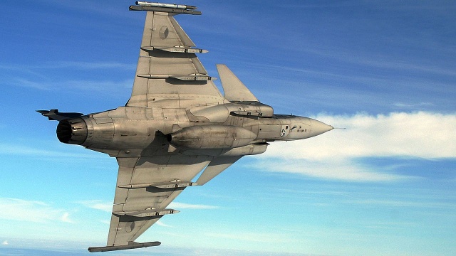 Szwedzki myśliwiec szturmowy typu JAS-39 Gripen, rozbił się we wtorek, kwadrans przed godziną 10, na południu Szwecji. Według Ministerstwa Obrony, przyczyną katastrofy było zderzenie się odrzutowca ze stadem ptaków. Pilot zdążył się katapultować i przeżył wypadek.